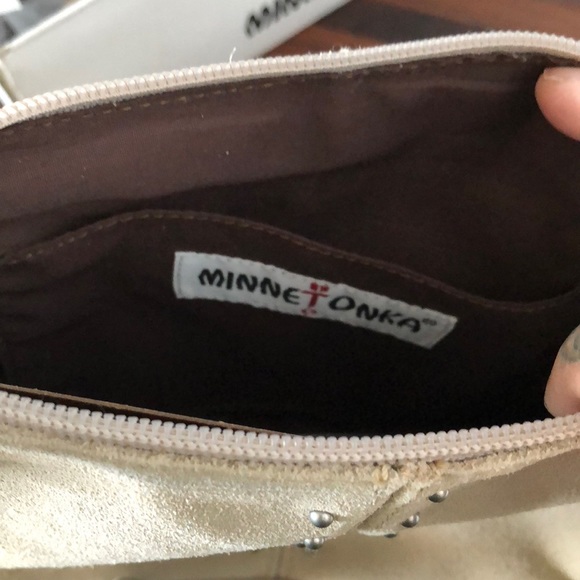 MINNETONKA TAUPE CROSSBODY BAG AND MULES NWT!! - Picture 6 of 7